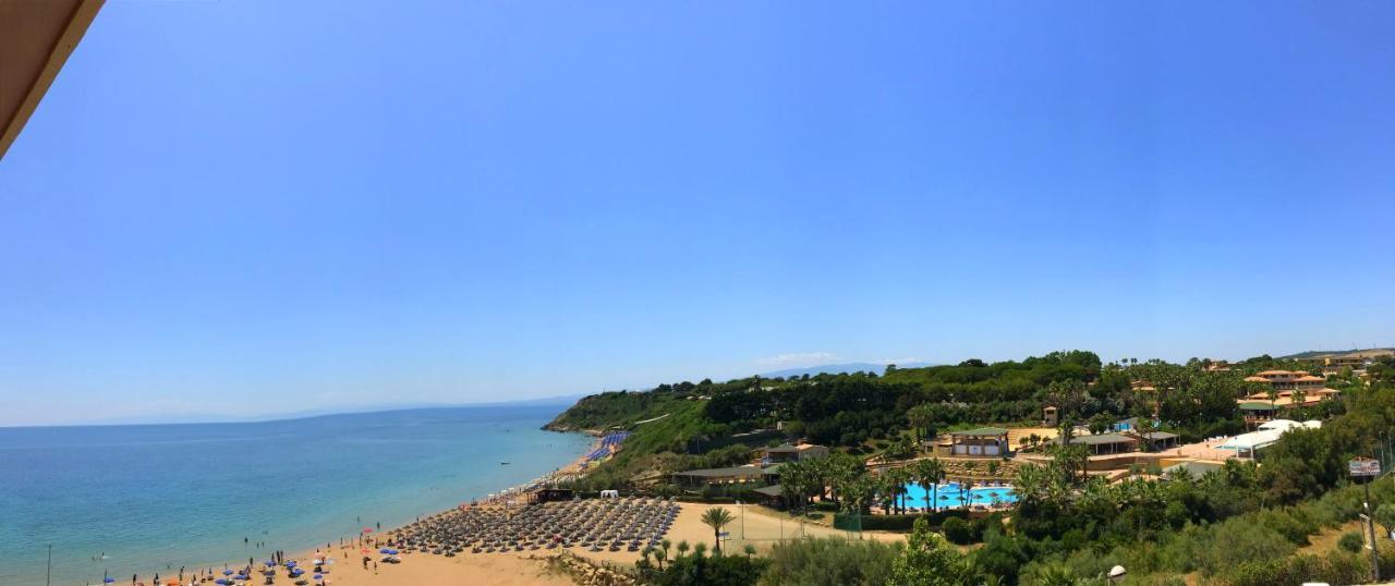 Appartamenti E Stanze Onde Blu Le Castella  Exterior photo