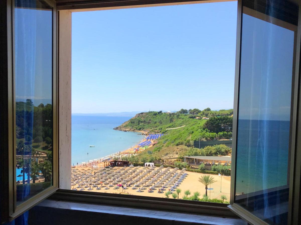 Appartamenti E Stanze Onde Blu Le Castella  Exterior photo