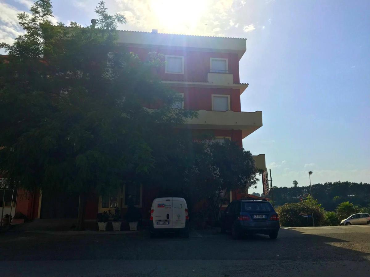 Appartamenti E Stanze Onde Blu Le Castella  Exterior photo
